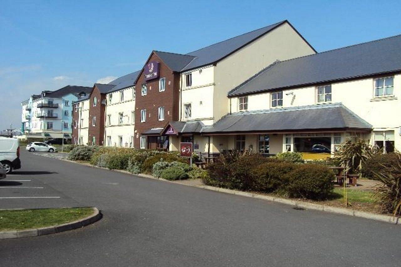 Premier Inn Carrickfergus Exterior photo